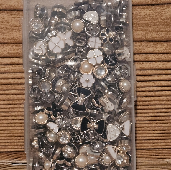 100 Piece Set Pearl Brooch Buttons Pins Enamel Flower Pearl Bow - Picture 2 of 8